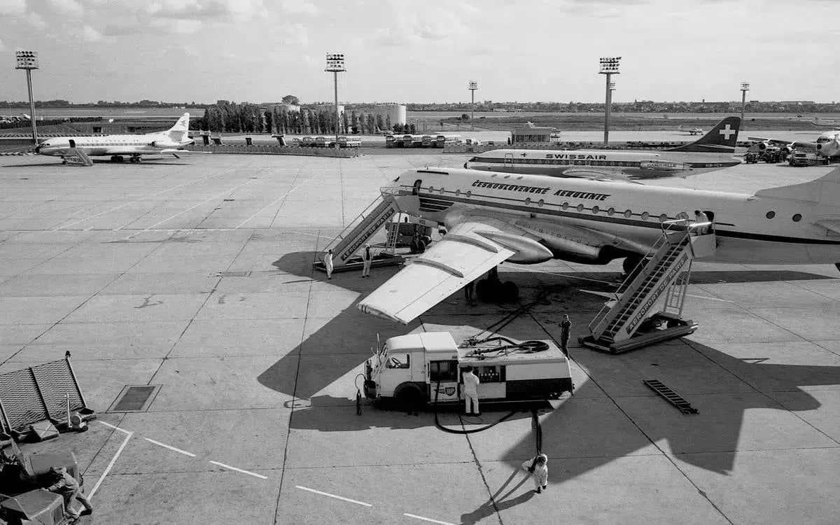 Refuel, by Raymond Martinot-PurePhoto