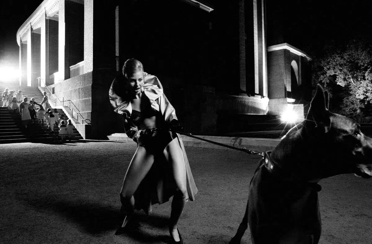 Walking the dog, by Ivo Von Renner-PurePhoto