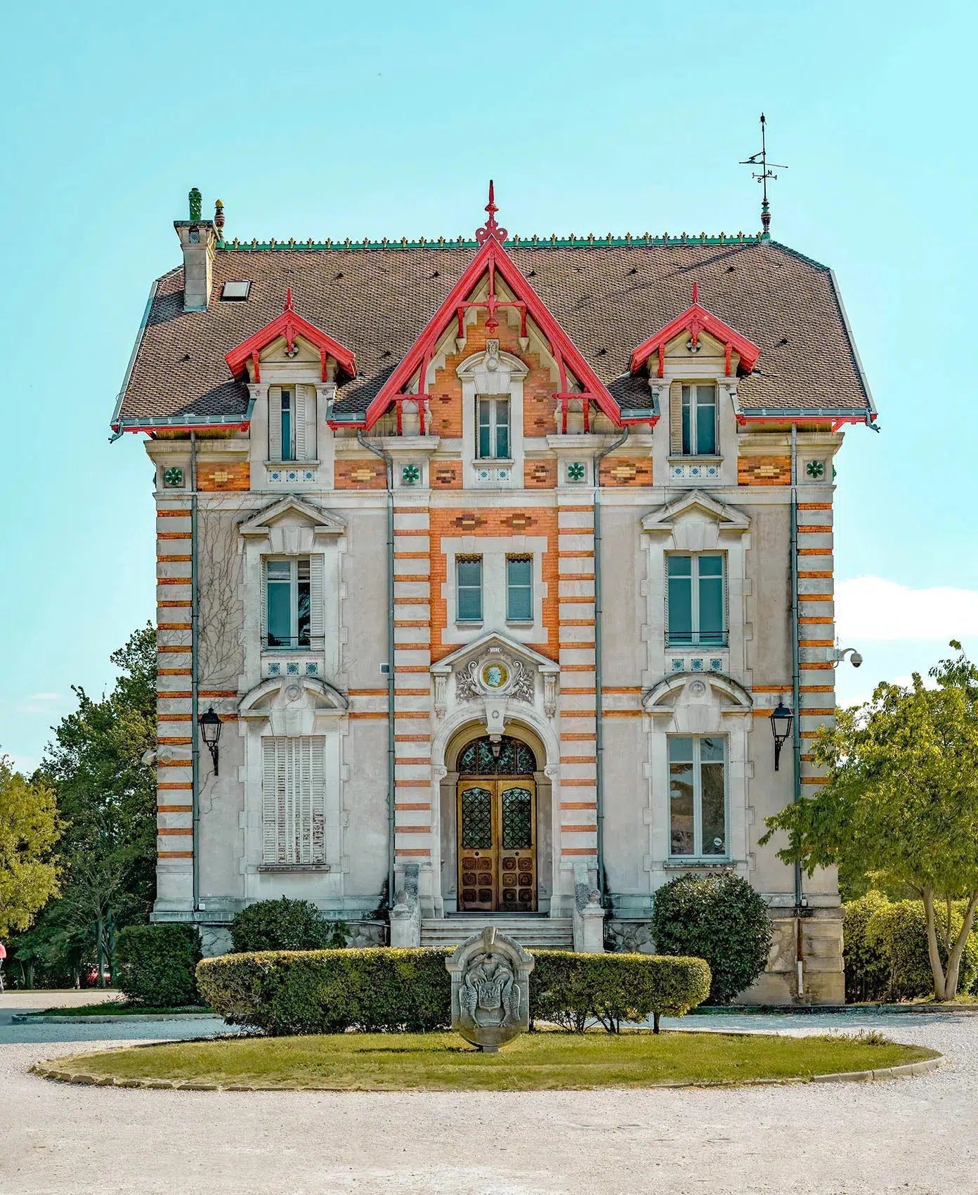 Chateau Giraud, L'Isle-sur-la-Sorgue 1, by Dario Preger-PurePhoto