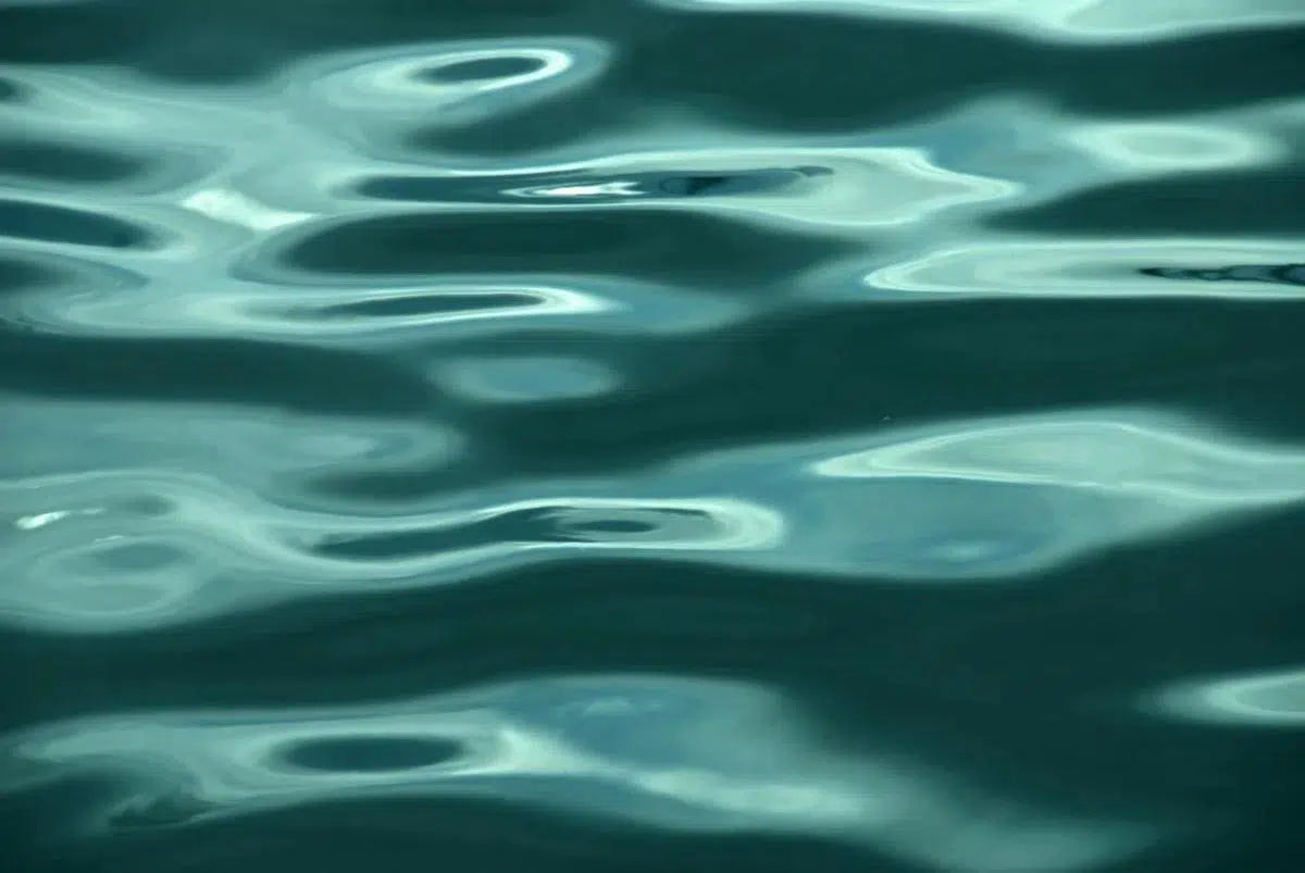 Soft water, by Eiwy Ahlund-PurePhoto