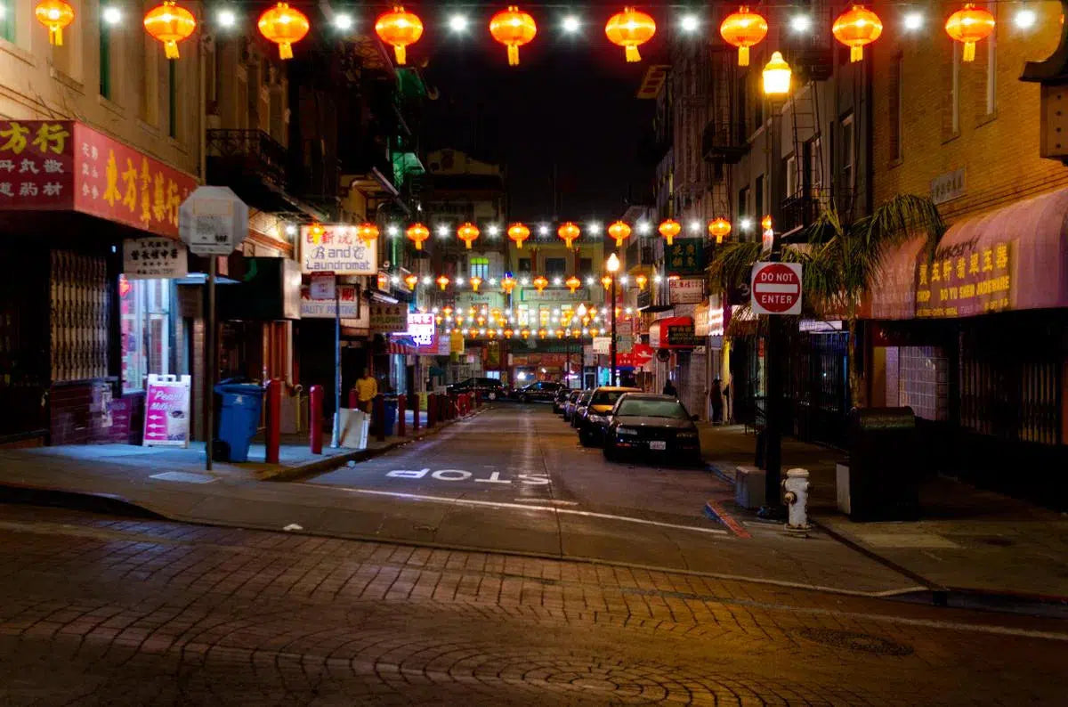 empty chinatown, by Allen Passalaqua-PurePhoto